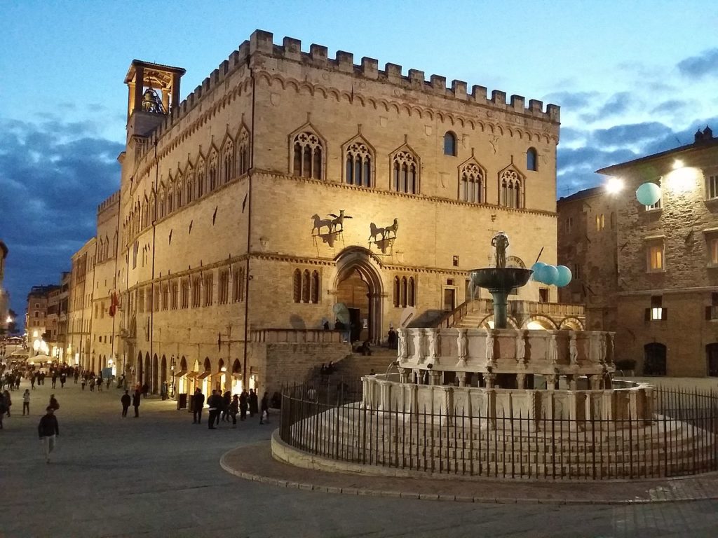 1280px-PalazzoDeiPrioriPerugia-1024x768