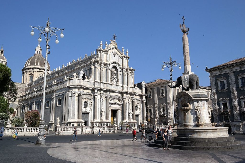 Catania_-_Piazza_Duomo-Claudio Messina
