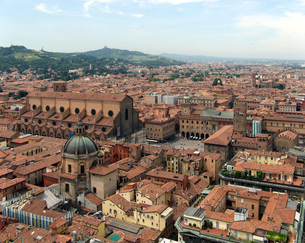 1280px-Bologna-SanPetronioPiazzaMaggiore1-Claudio Messina