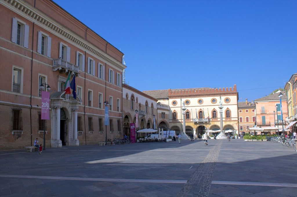 1280px-Piazza_Popolo_Ravenna-1024x682