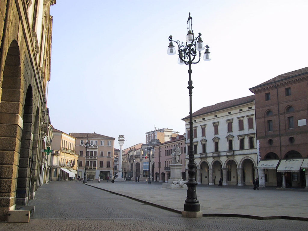 1280px-Piazza_vittorio_emanuele_rovigo-1024x768