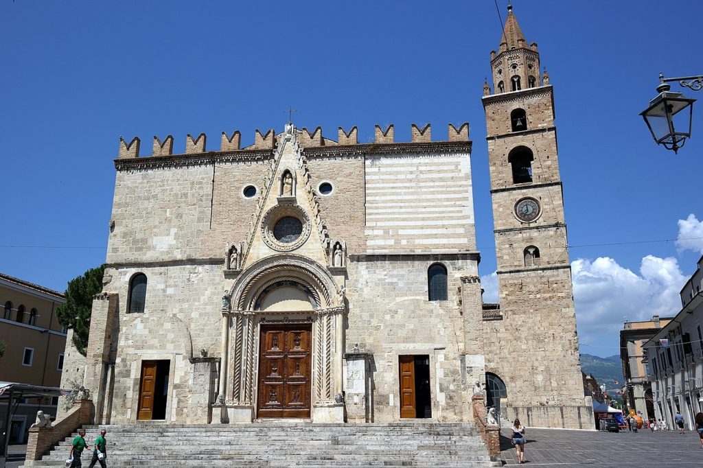 1280px-Teramo_-_Duomo_04-1024x682