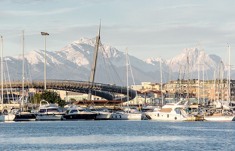 800px-Marina_di_Pescara_December_2014