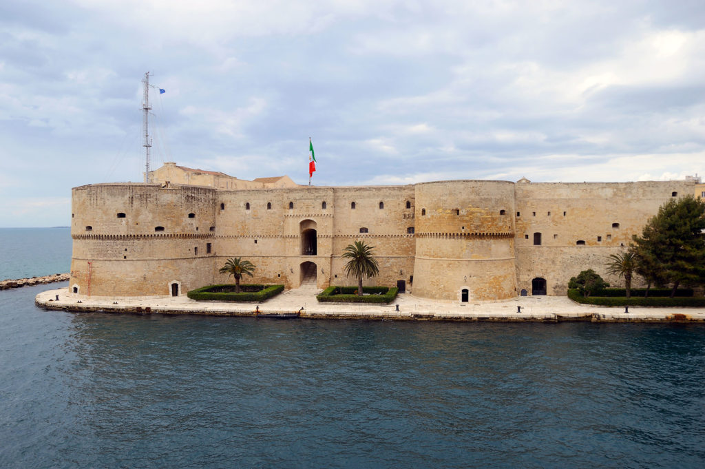 Castello_Aragonese_Taranto_2015-1024x681