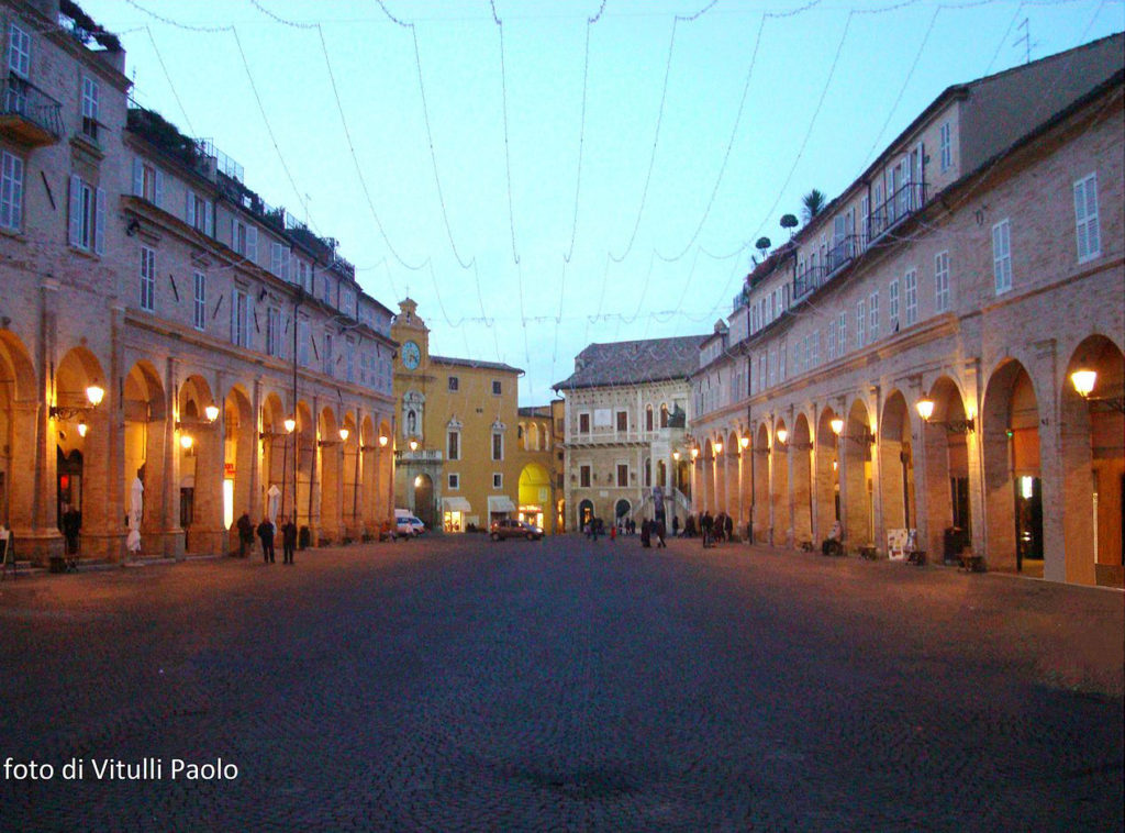 Fermo-Piazza-del-Popolo-1024x758