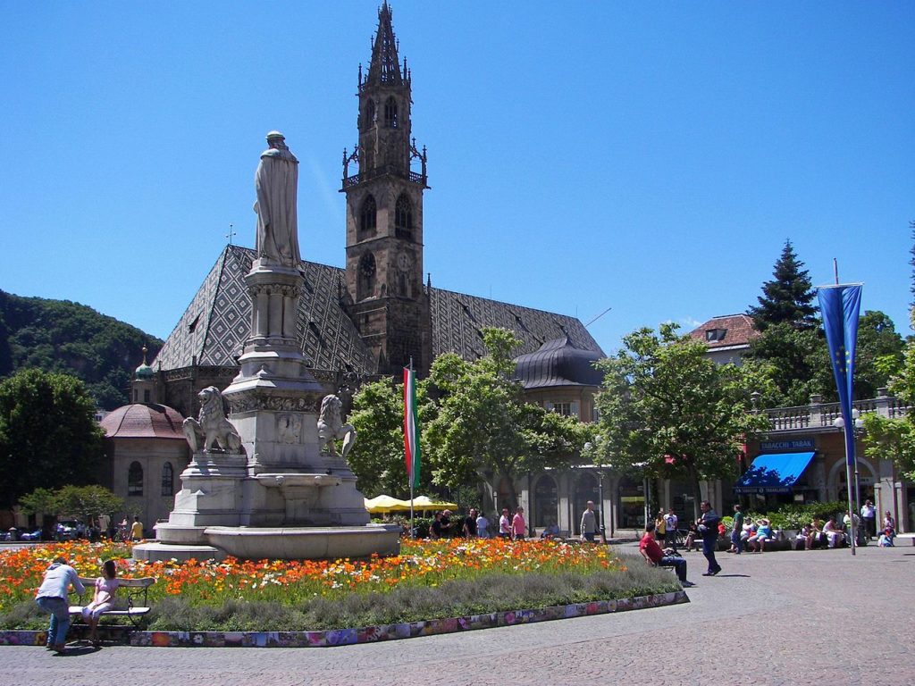 Piazza-Walther-Duomo-di-Bolzano-Claudio Messina