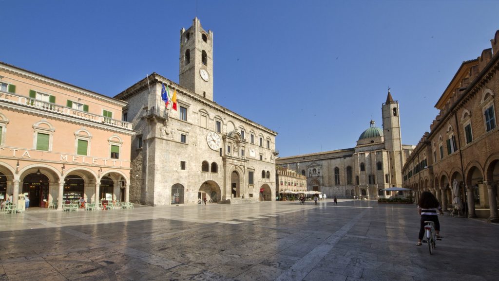 Piazza-del-Popolo-Ascoli-Piceno Claudio Messina